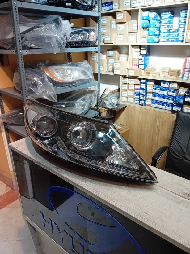 چراغ جلو اسپورتیج خطی نقطه ای ۲۰۱۳-۲۰۱۵ کدفنی : 821023WXXX cc سمت راست استوک اورجینال