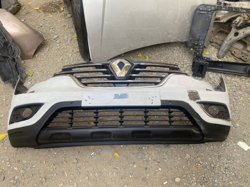 سپر جلو کامل رنو کولئوس ( بالا و پایین سپر ، جلو پنجره ، قاب پرژکتورها ) رنگ سفید و مشکی فابریک ( استوک اورجینال ) کدفنی : 620225732R /RN8261001