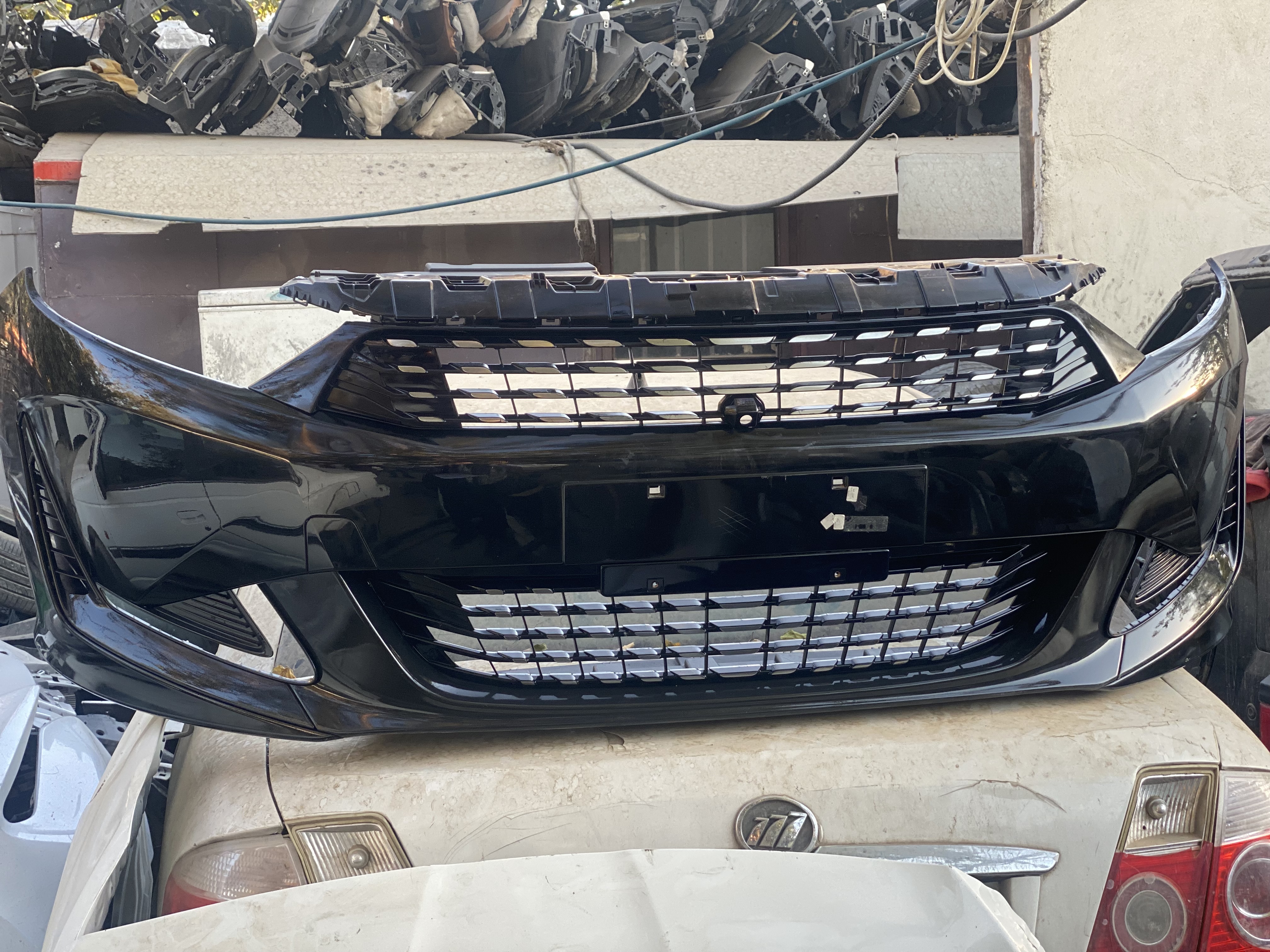 سپر جلو ریسپکت بهمن موتور کامل رنگ مشکی و سفید ( رنگ فابریک )