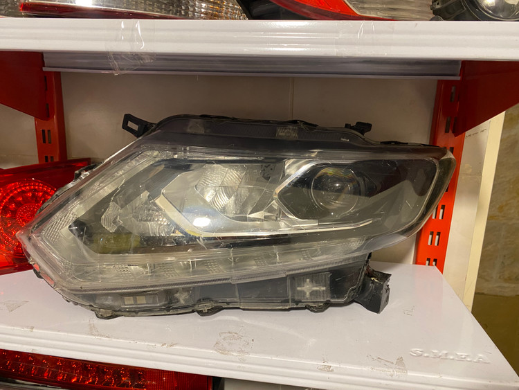 چراغ جلو نیسان ایکس تریل سمت چپ استوک اورجینال