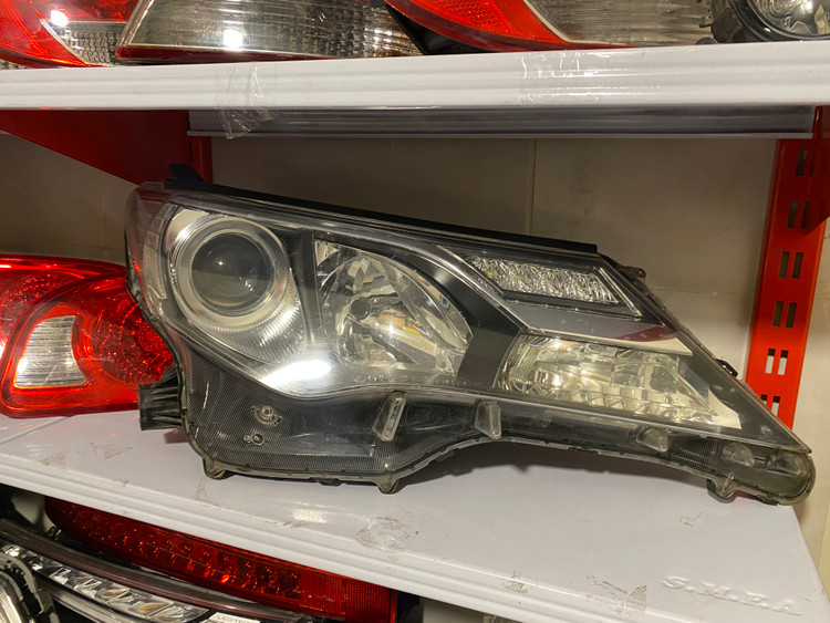 چراغ جلو تویوتا رافور ۲۰۱۴/۲۰۱۶ سمت راست ( شاگرد ) استوک اورجینال