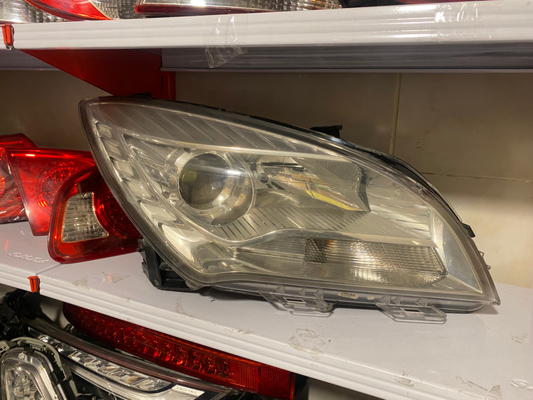 چراغ جلو چانگان CS35 سمت راست استوک اورجینال شرکتی