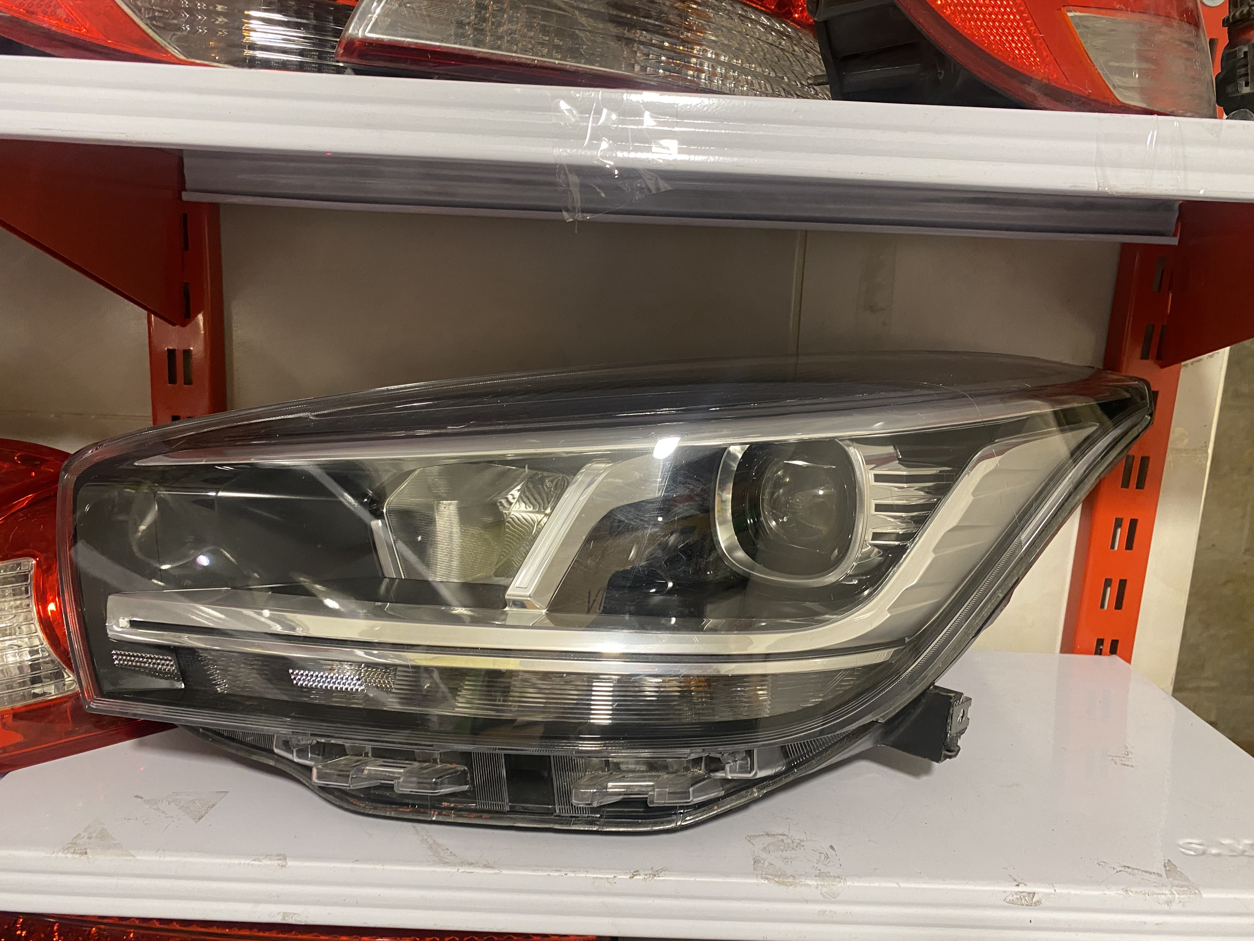 چراغ جلو ایکس ۵۵ پرو سمت چپ استوک اورجینال شرکتی