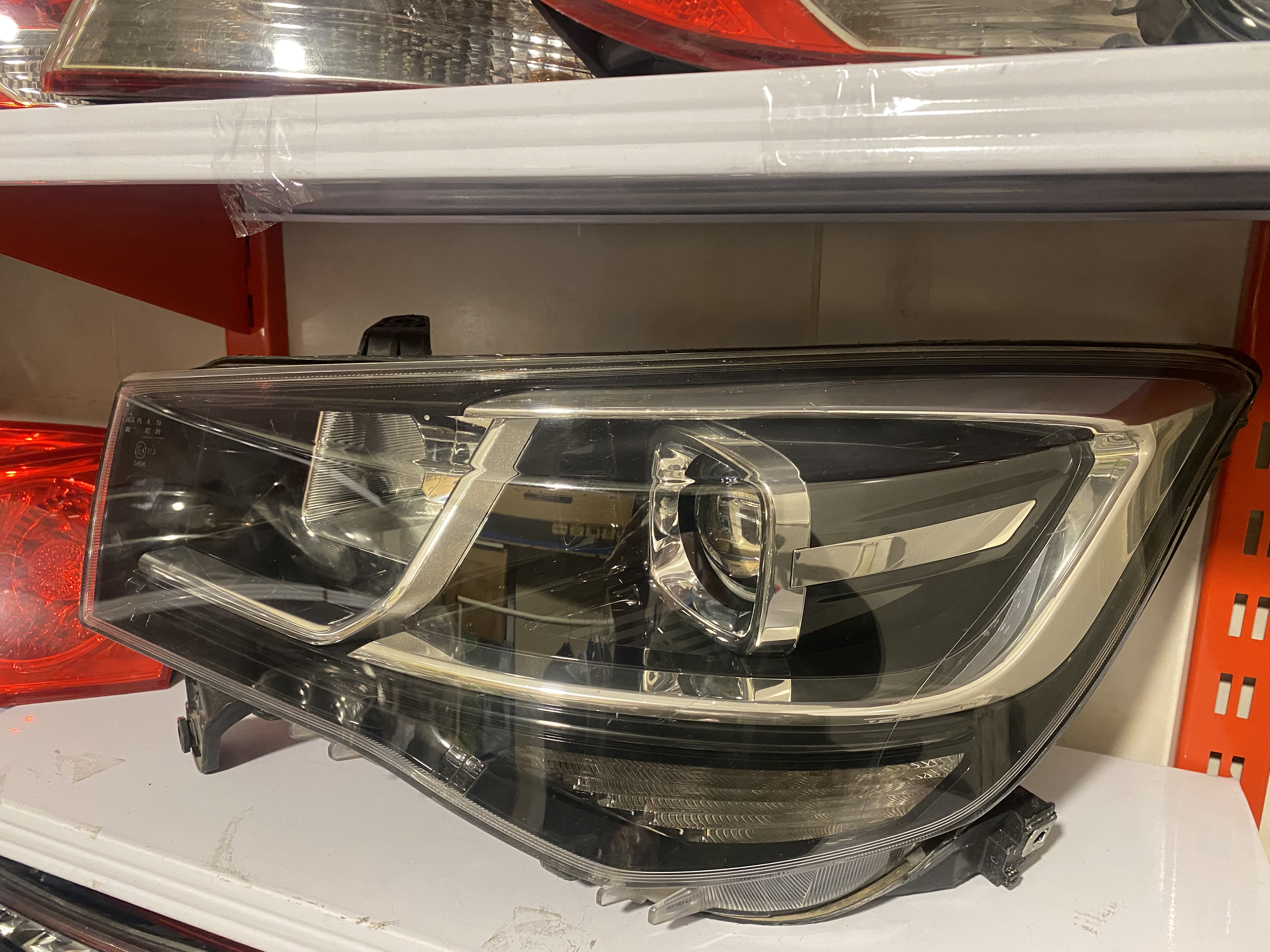 چراغ جلو ایکس ۲۲ سمت چپ استوک اورجینال شرکتی