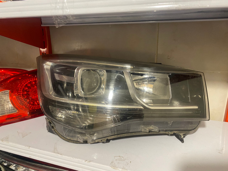 چراغ جلو ایکس ۲۲ سمت راست استوک اورجینال شرکتی