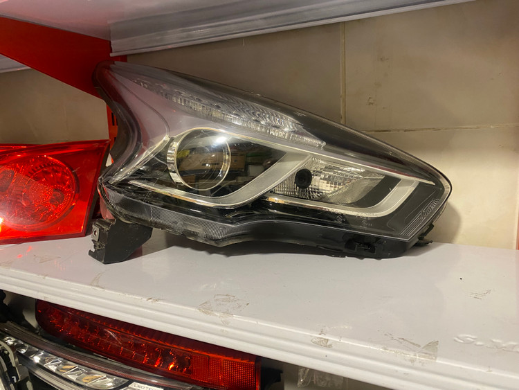 چراغ جلو تیگو ۷ سمت راست استوک اورجینال شرکتی