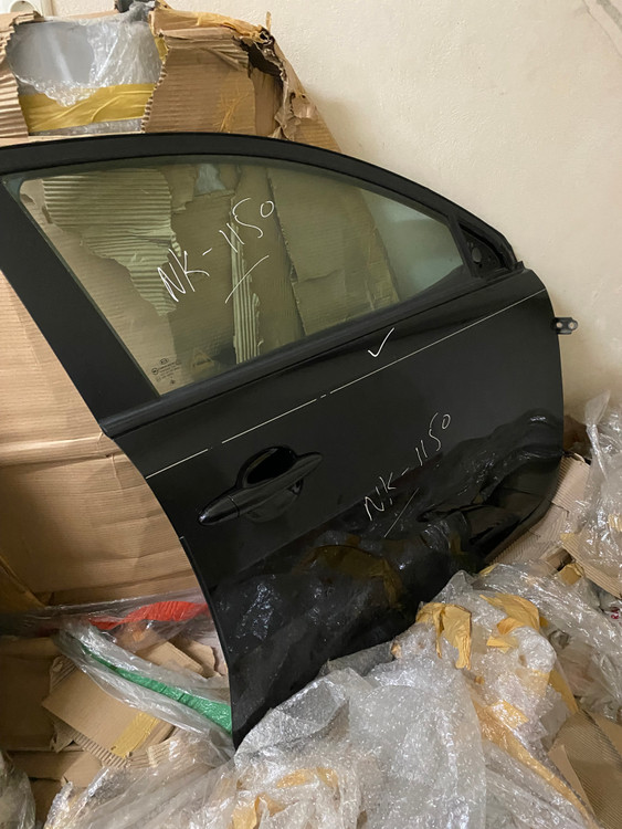 درب جلو اسپورتیج ۲۰۱۴/۲۰۱۵ مشکی ( رنگ فابریک بشرط کارشناسی ) با لوازم و بدون لوازم ارایه میشود