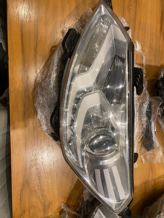 چراغ جلو h30 cross اچ سی کراس سمت چپ ( راننده ) استوک اورجینال شرکتی