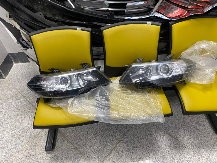چراغ جلو کلوت سمت چپ استوک اورجینال ( شرکتی )