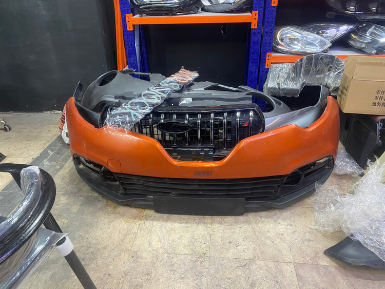 سپر جلو رنو کپچر ۲۰۱۵/۲۰۱۷ قسمت بالا و پایین کدفنی : 620227396R استوک اورجینال رنگ فابریک ( اخرایی و سفید شیری )